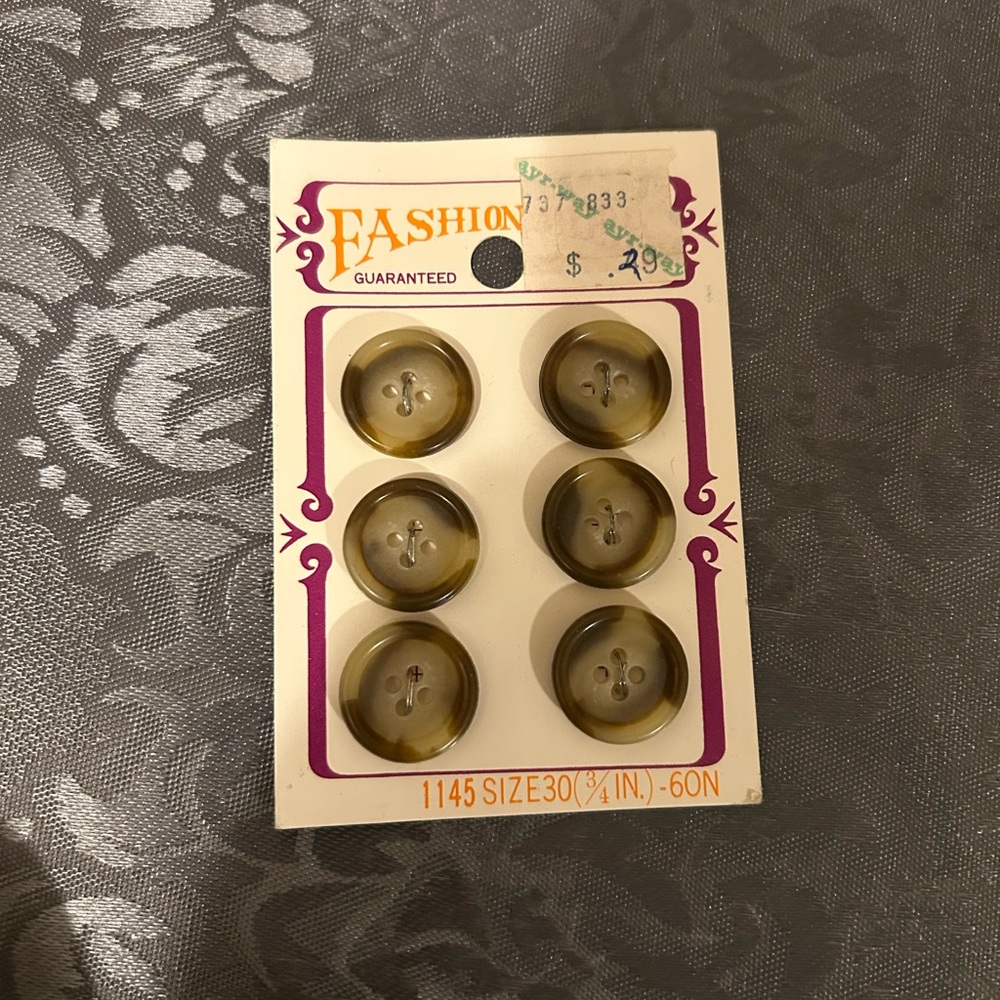 Set of 6 Fashion Buttons - Picture 1 of 3